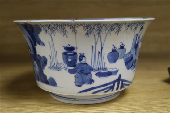 A Chinese blue and white bowl, Kangxi period diameter 19cm